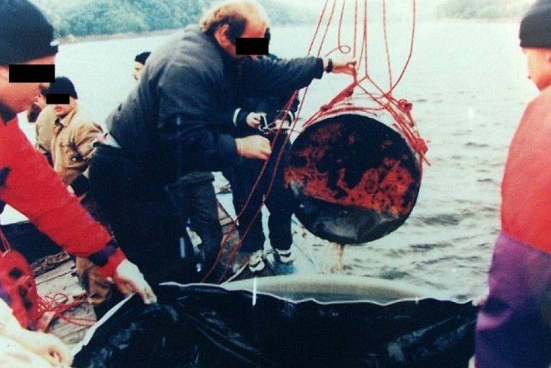 Orličtí vrazi. Své oběti svlékli, zavařili do sudů a shodili do přehrady